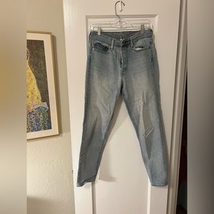 High Waisted Light Wash Levi Jean
